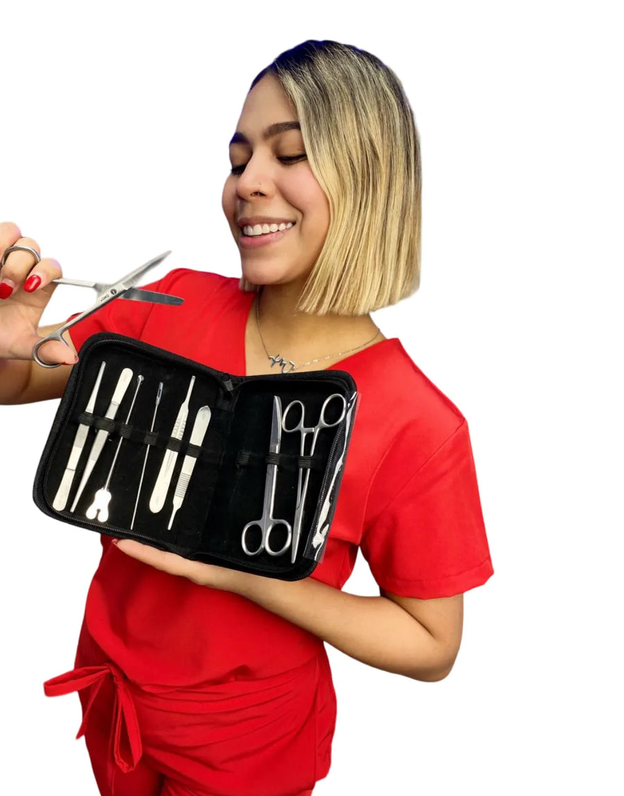 CHICA CON KIT DE SUTURAS 9 PIEZAS CON ESTUCHE