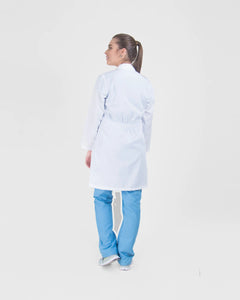 bata blanca medico mujer espalda