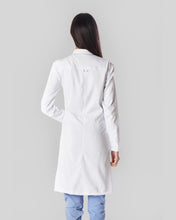 Load image into Gallery viewer, batas medicas para mujer modelo elite espalda color blanco
