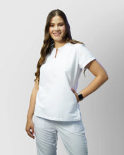 Load image into Gallery viewer, uniformes de enfermeria cuello abierto y pantalon jogger modelo hindi color blanco
