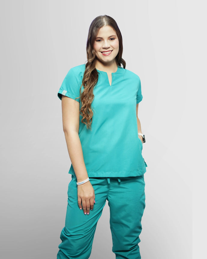 uniformes de enfermeria cuello abierto pantalon jogger modelo hindi color caribbean blue