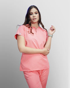 uniformes de enfermeria cuello abierto pantalon jogger modelo hindi color living coral