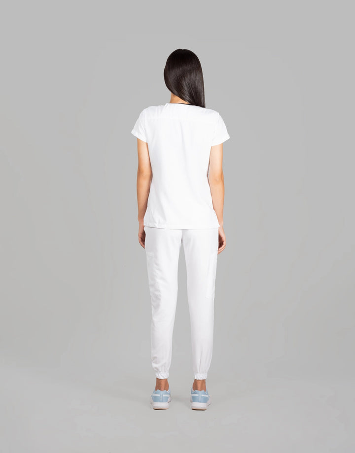 uniformes de enfermeria modelo basic color blanco para mujer espalda