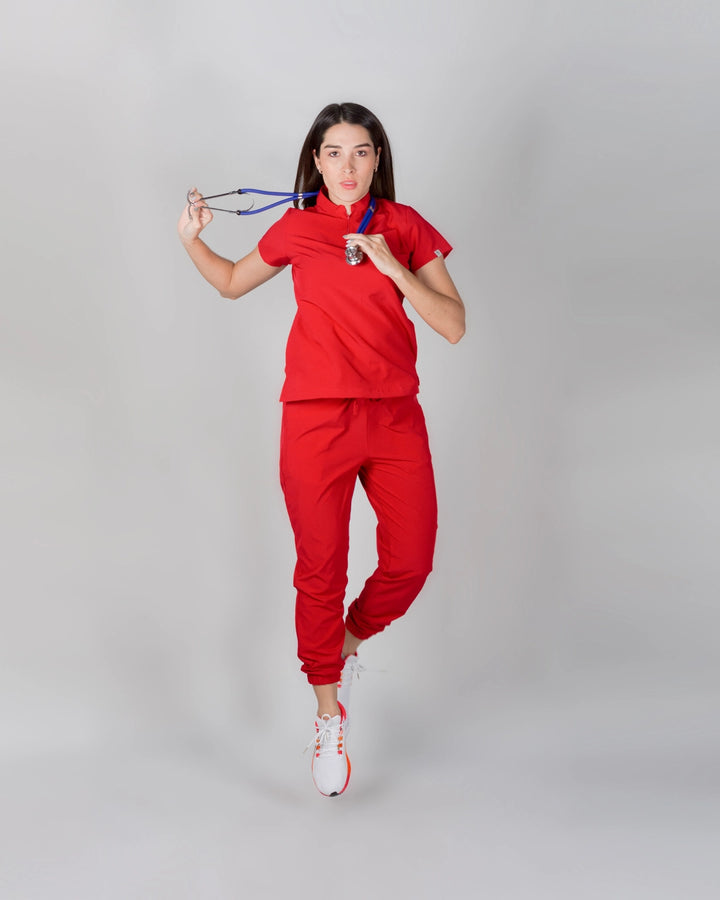 uniformes medicos modernos modelo mao con pantalón Jogger de mujer en tela antifluidos color rojo