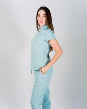 Load image into Gallery viewer, uniformes medicos modernos modelo mao de mujer en tela licrada antifluidos color menta
