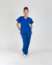 Load image into Gallery viewer, uniformes quirurgicos mujer color azul rey
