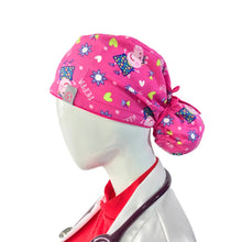 Cargar imagen en el visor de la galería, gorro quirurgico estampado de peppa pig
