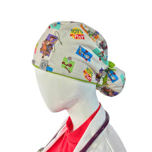 Cargar imagen en el visor de la galería, gorro quirurgico estampado de toy story
