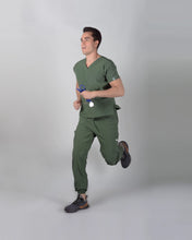 Load image into Gallery viewer, uniforme de medicina scrub stretch color olivo
