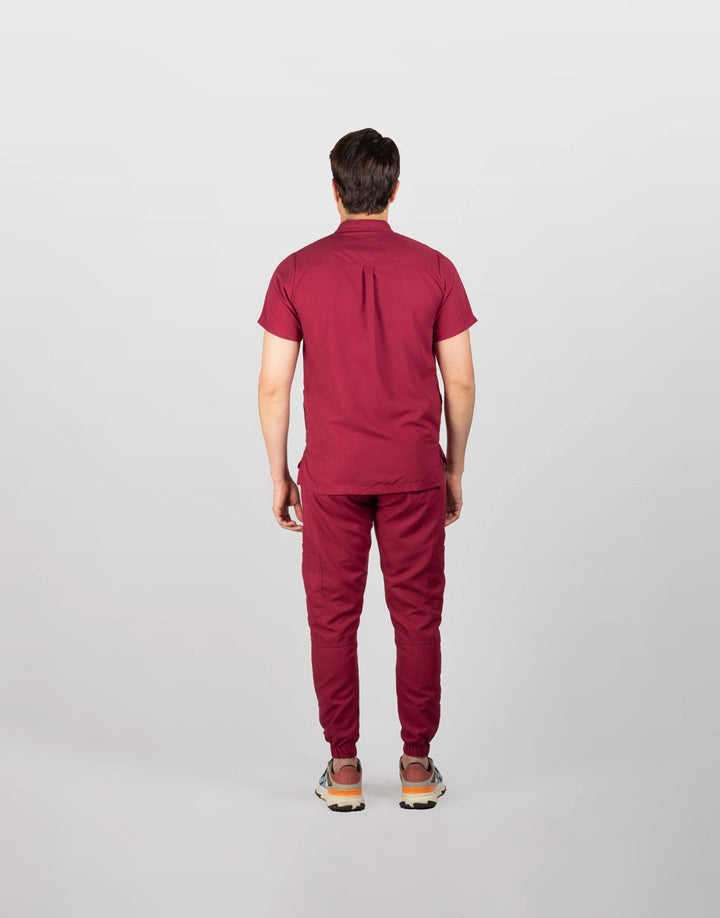 uniformes medicos hombre espalda color vino modelo mao